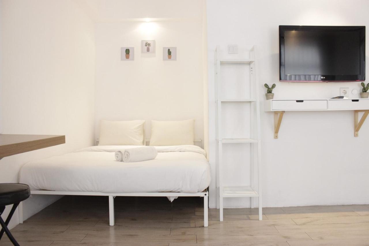 Apartemen Modern Chic At Grand Afrika By Travelio