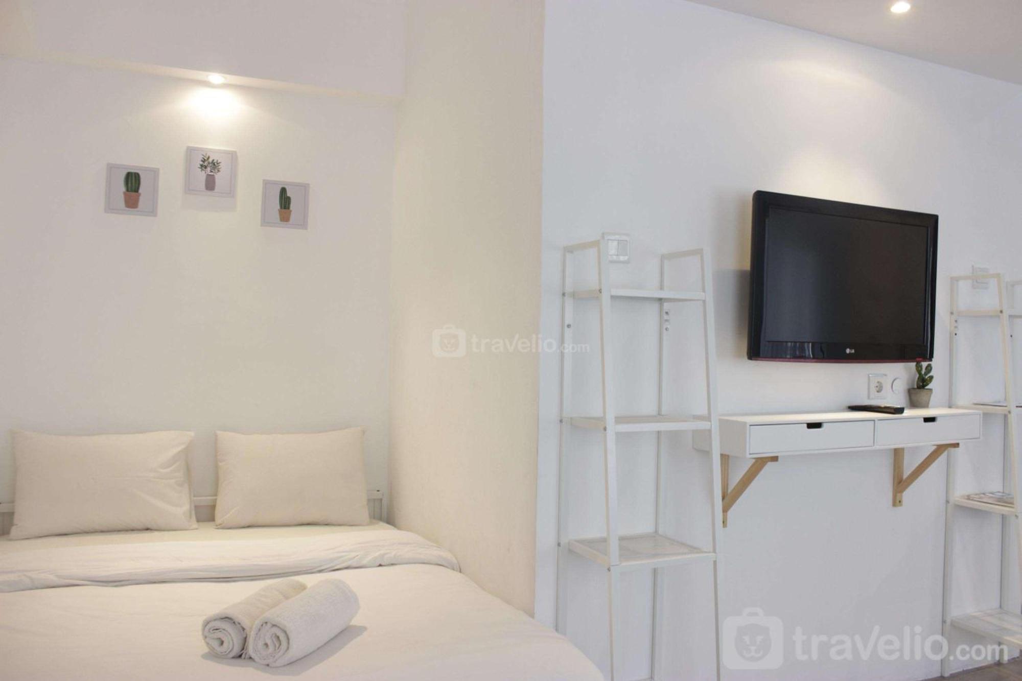 Apartemen Modern Chic At Grand Afrika By Travelio
